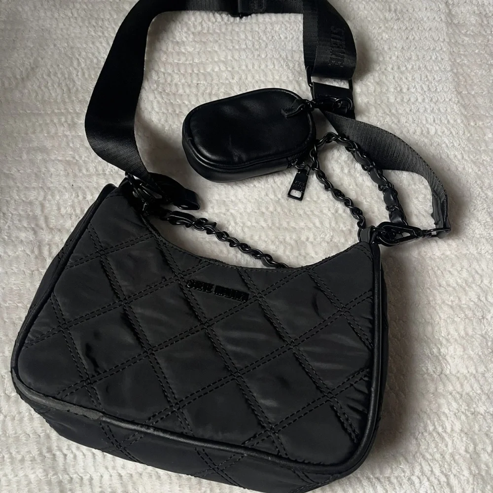 Steve Madden Black crossbody Bag with Chain Detail - Picture 5 of 8